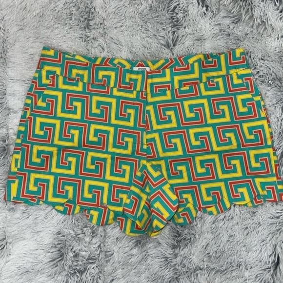 Crown & Ivy || women’s size 16 shorts with Scolloped edges - Picture 1 of 5